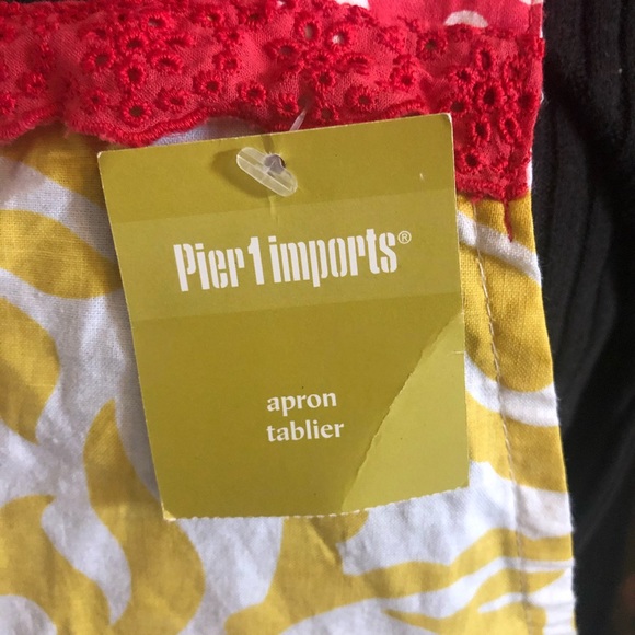 Most fab pier 1ruffled apron polka dots & roses - Picture 8 of 9